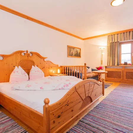 Fruehstueckspension Muellergut Guest house Sankt Martin bei Lofer